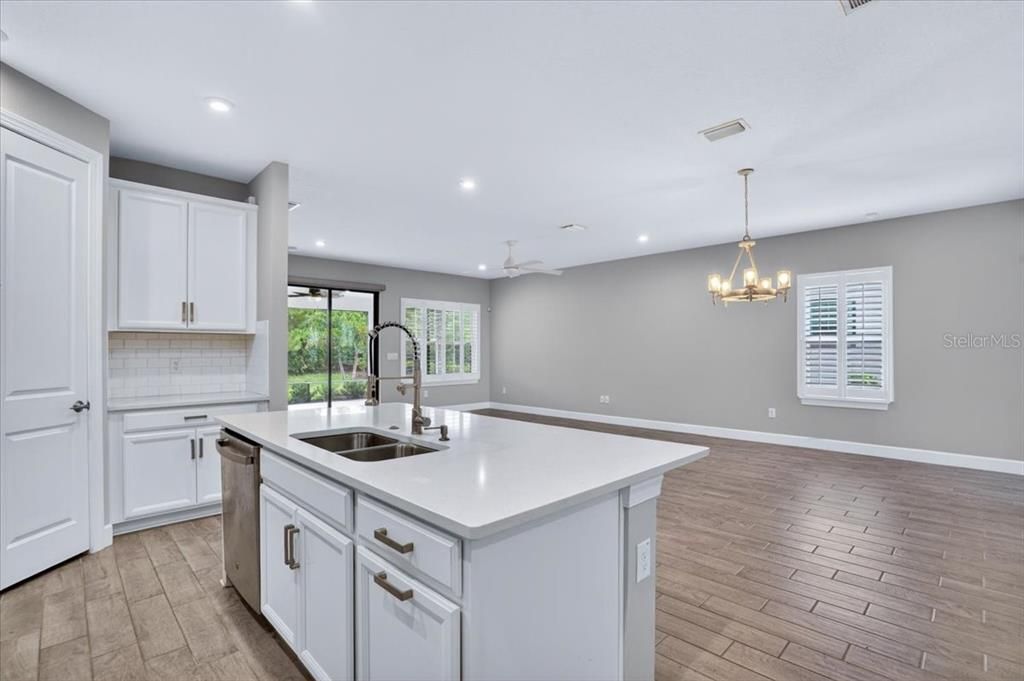 For Sale: $485,000 (3 beds, 2 baths, 1831 Square Feet)