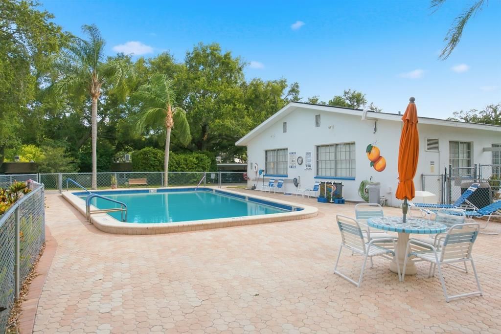 For Sale: $152,000 (2 beds, 1 baths, 935 Square Feet)