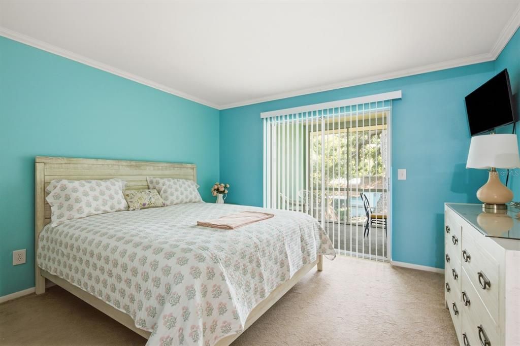 For Sale: $152,000 (2 beds, 1 baths, 935 Square Feet)