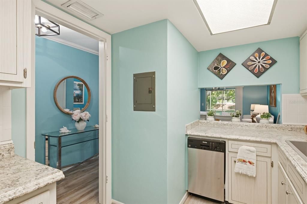 For Sale: $152,000 (2 beds, 1 baths, 935 Square Feet)