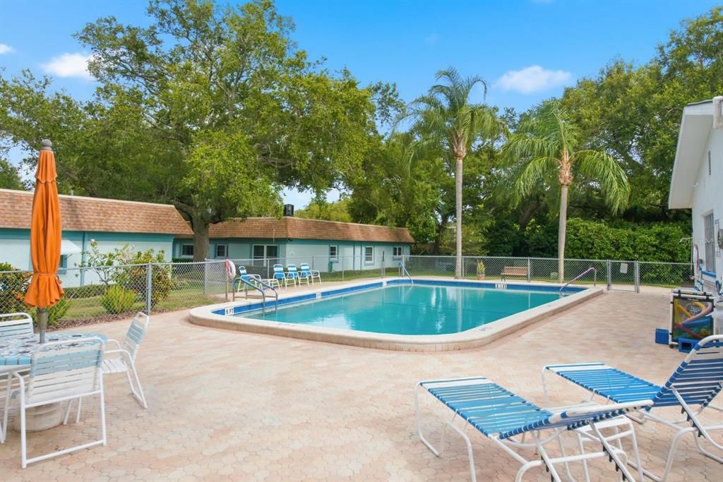 For Sale: $152,000 (2 beds, 1 baths, 935 Square Feet)