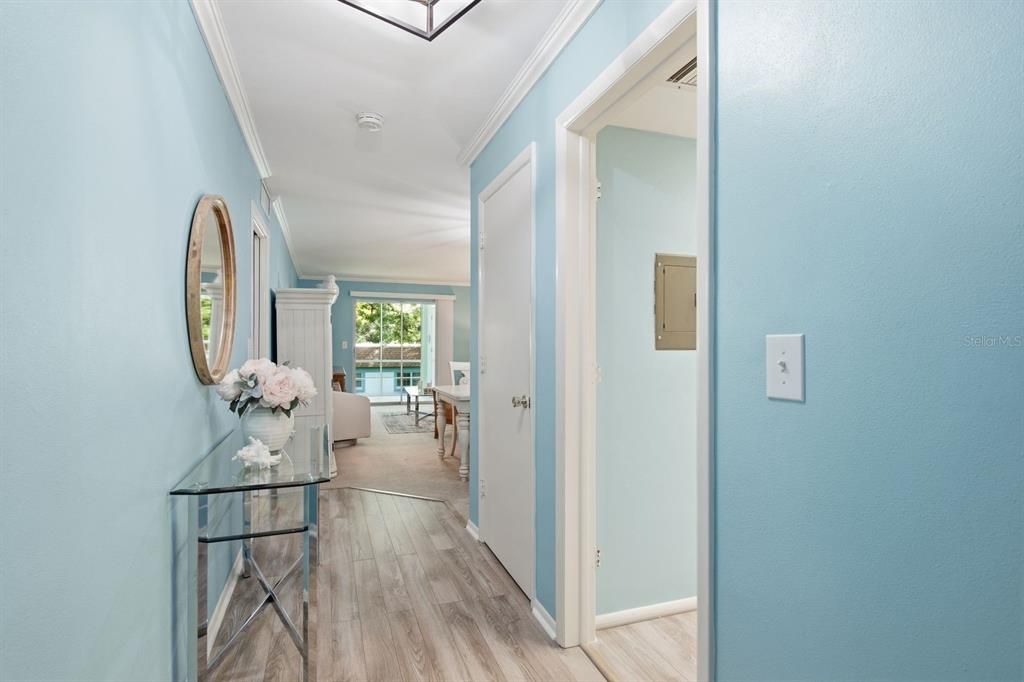 For Sale: $152,000 (2 beds, 1 baths, 935 Square Feet)