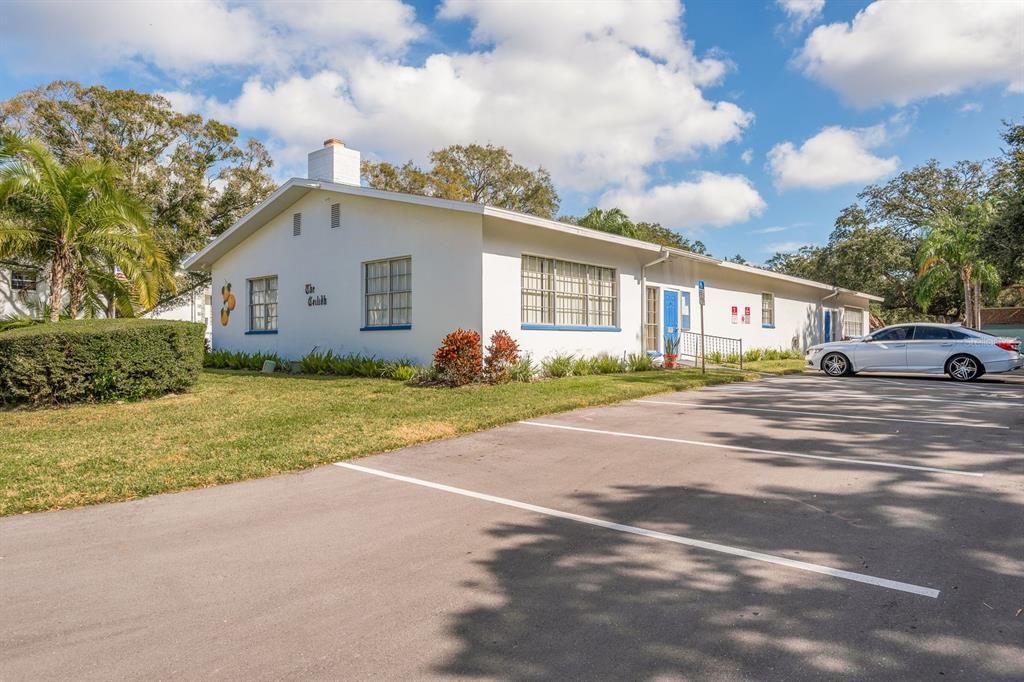 For Sale: $152,000 (2 beds, 1 baths, 935 Square Feet)