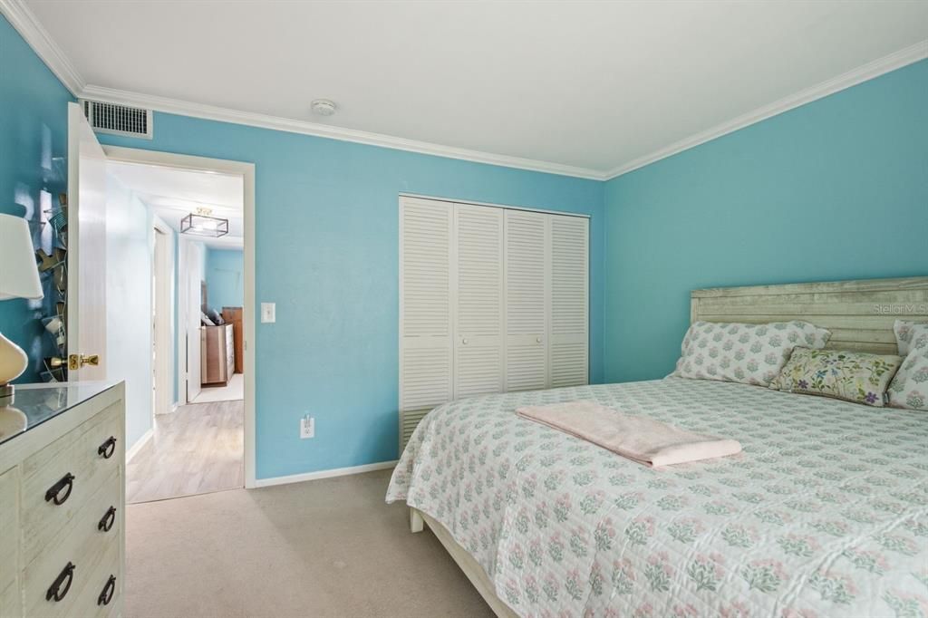 For Sale: $152,000 (2 beds, 1 baths, 935 Square Feet)