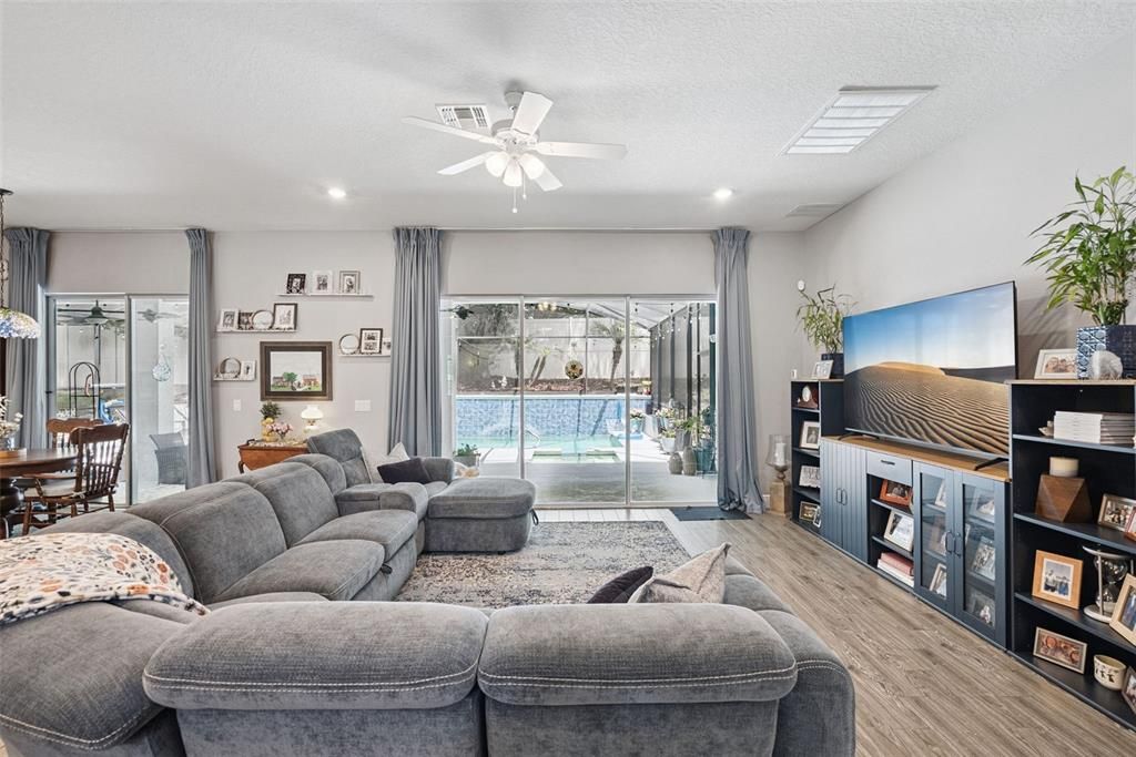 En Venta: $959,000 (7 camas, 5 baños, 5273 Pies cuadrados)