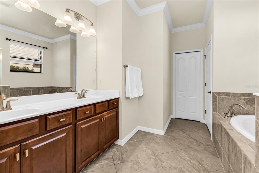 For Sale: $740,000 (4 beds, 3 baths, 2836 Square Feet)
