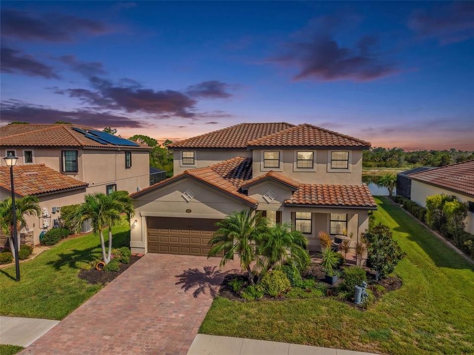 For Sale: $740,000 (4 beds, 3 baths, 2836 Square Feet)
