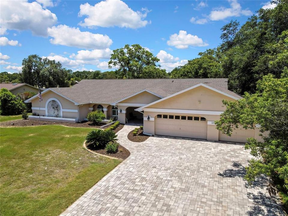 For Sale: $599,900 (4 beds, 4 baths, 3519 Square Feet)