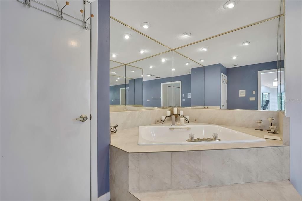 For Sale: $599,900 (4 beds, 4 baths, 3519 Square Feet)