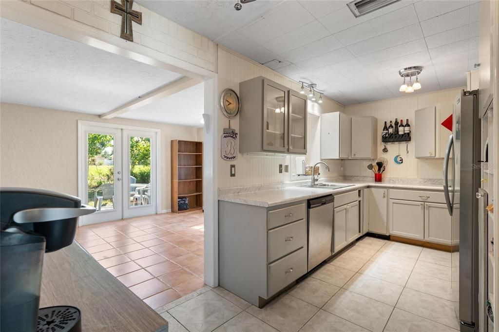 En Venta: $359,000 (2 camas, 1 baños, 1560 Pies cuadrados)