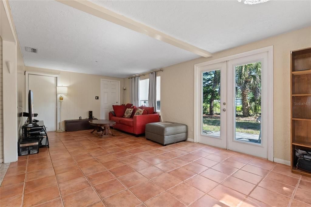 En Venta: $359,000 (2 camas, 1 baños, 1560 Pies cuadrados)