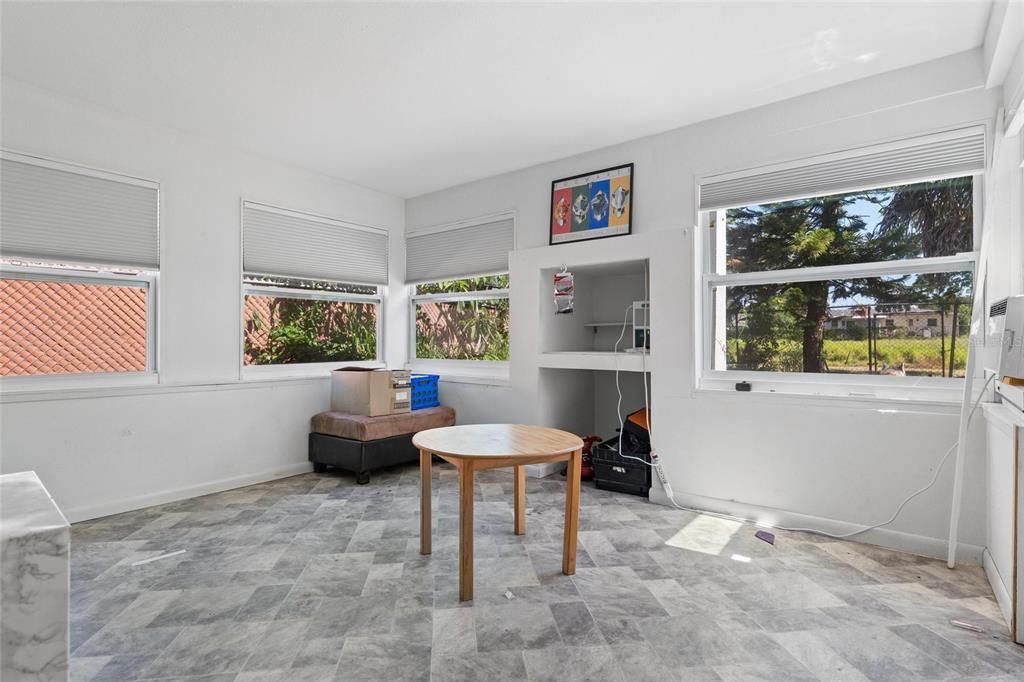 En Venta: $359,000 (2 camas, 1 baños, 1560 Pies cuadrados)