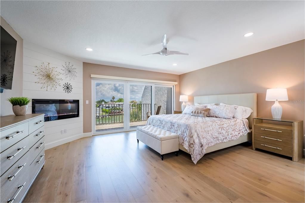 : $799,000 (3 camas, 3 baños, 1930 Pies cuadrados)