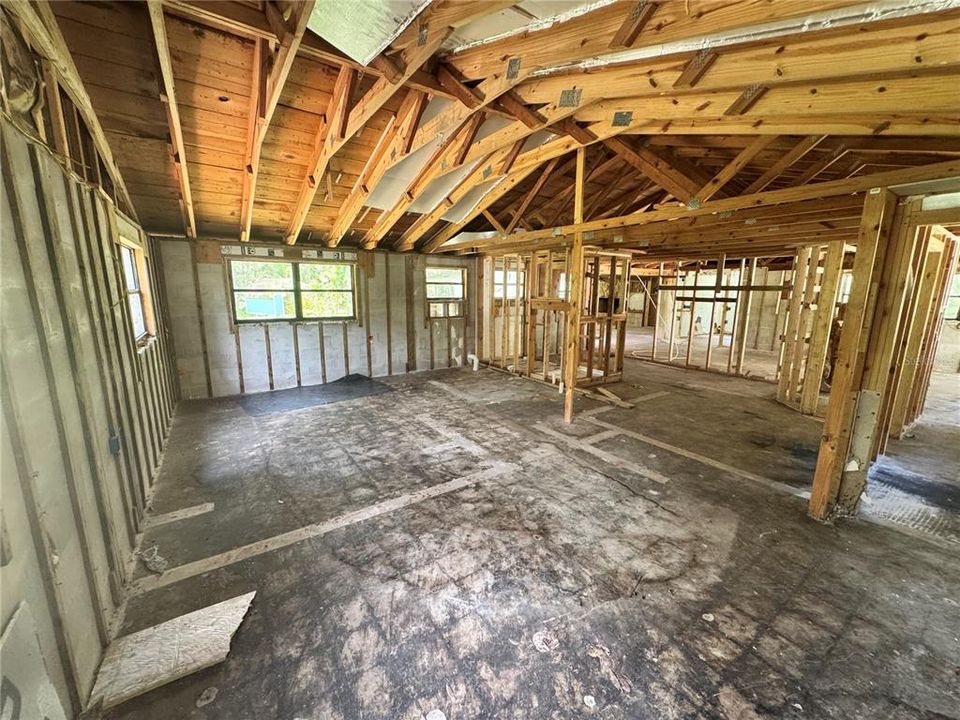 For Sale: $160,000 (3 beds, 1 baths, 1792 Square Feet)