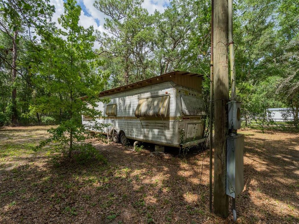 For Sale: $190,000 (1 beds, 2 baths, 880 Square Feet)