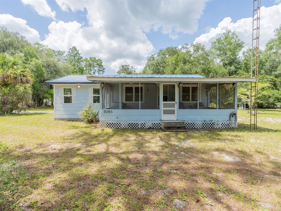 For Sale: $190,000 (1 beds, 2 baths, 880 Square Feet)