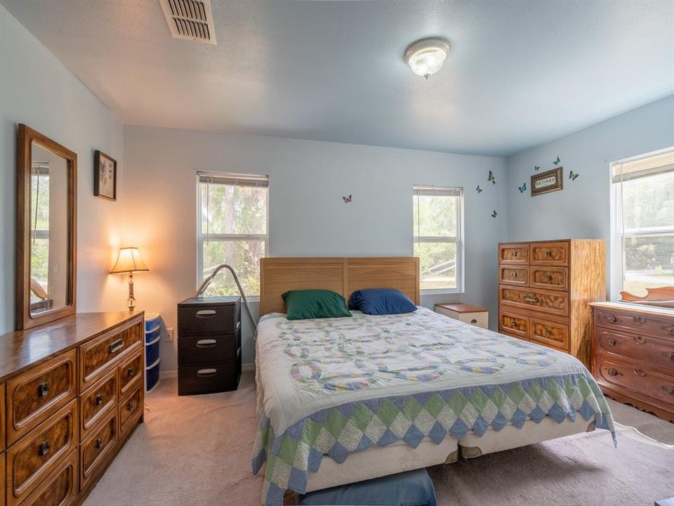 For Sale: $190,000 (1 beds, 2 baths, 880 Square Feet)