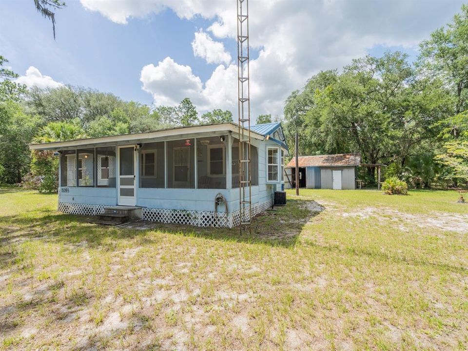 For Sale: $190,000 (1 beds, 2 baths, 880 Square Feet)