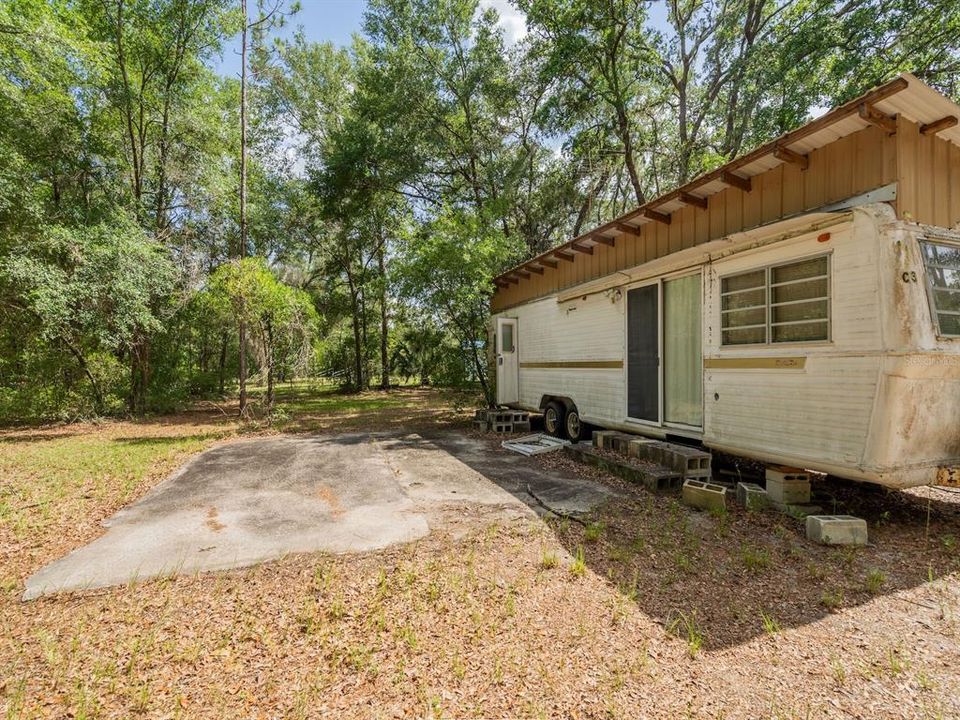 For Sale: $190,000 (1 beds, 2 baths, 880 Square Feet)