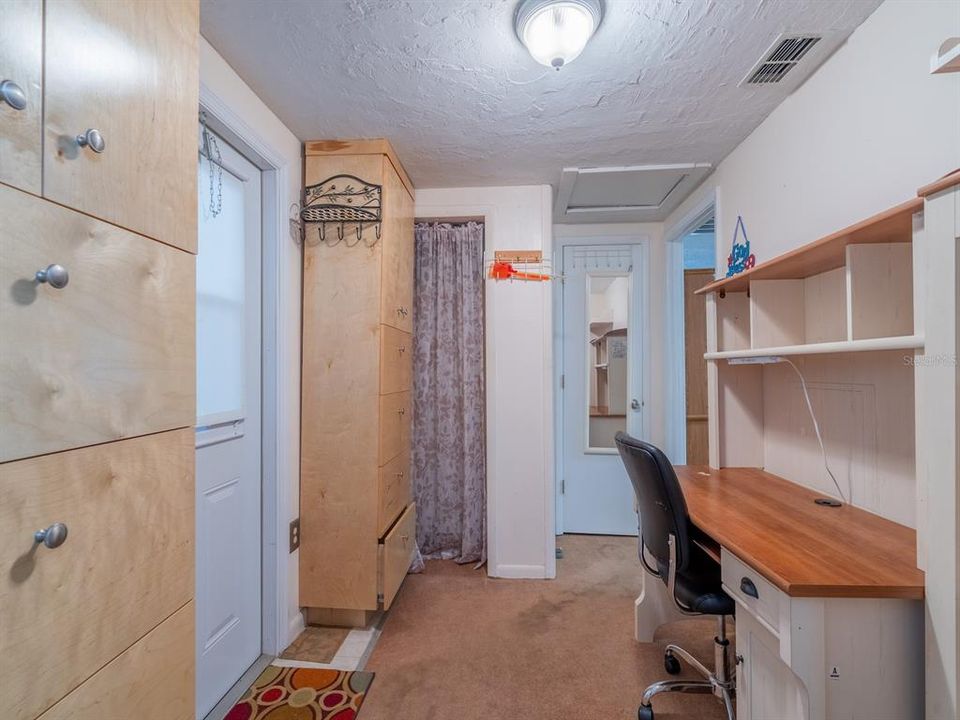For Sale: $190,000 (1 beds, 2 baths, 880 Square Feet)