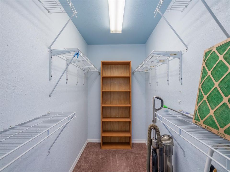 For Sale: $190,000 (1 beds, 2 baths, 880 Square Feet)