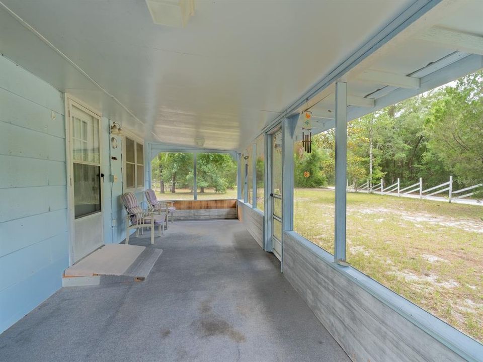 For Sale: $190,000 (1 beds, 2 baths, 880 Square Feet)