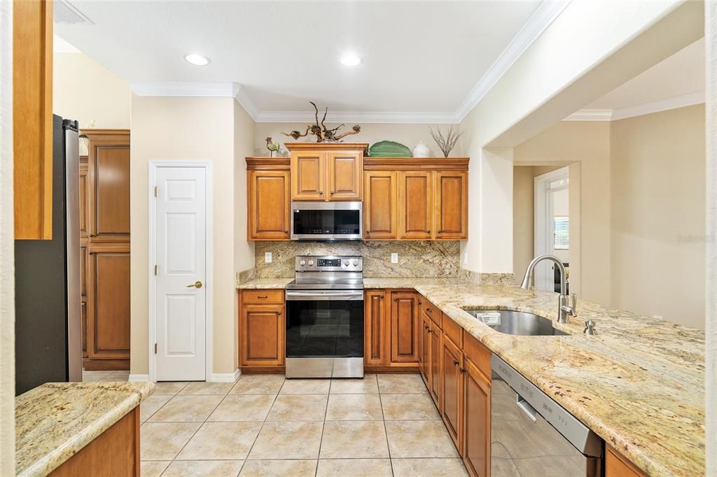 For Sale: $429,000 (2 beds, 2 baths, 2019 Square Feet)