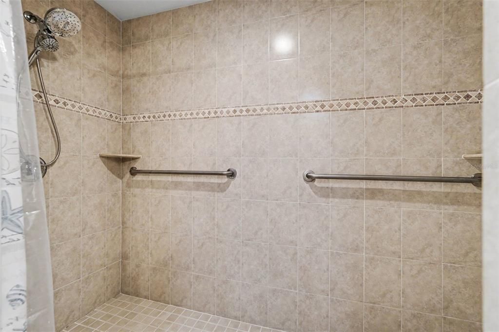 En Venta: $360,000 (2 camas, 2 baños, 2118 Pies cuadrados)