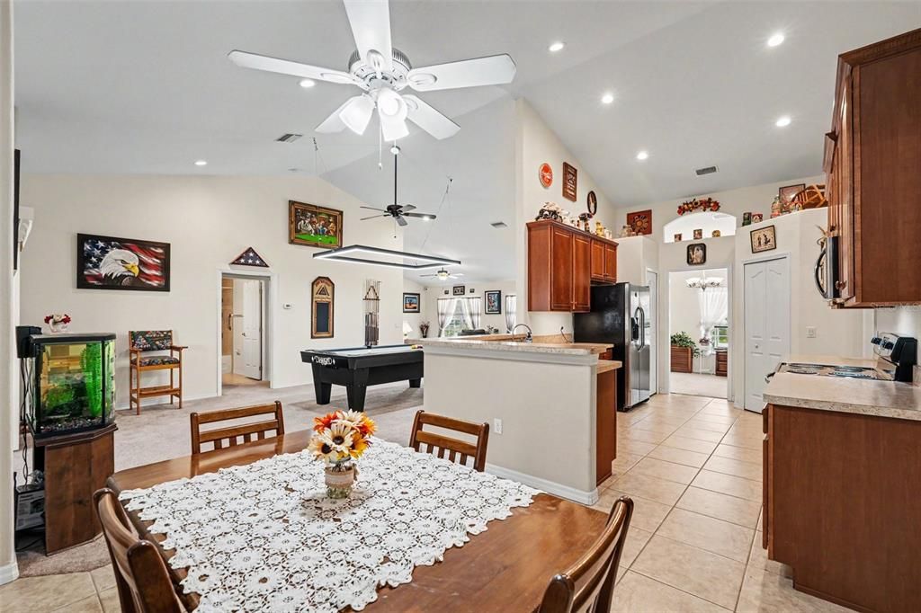 En Venta: $360,000 (2 camas, 2 baños, 2118 Pies cuadrados)