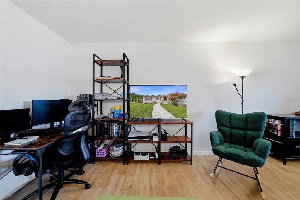 For Sale: $169,000 (2 beds, 1 baths, 794 Square Feet)
