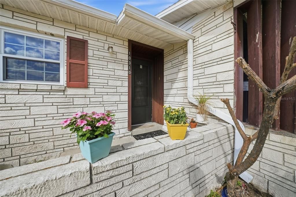 For Sale: $169,000 (2 beds, 1 baths, 794 Square Feet)