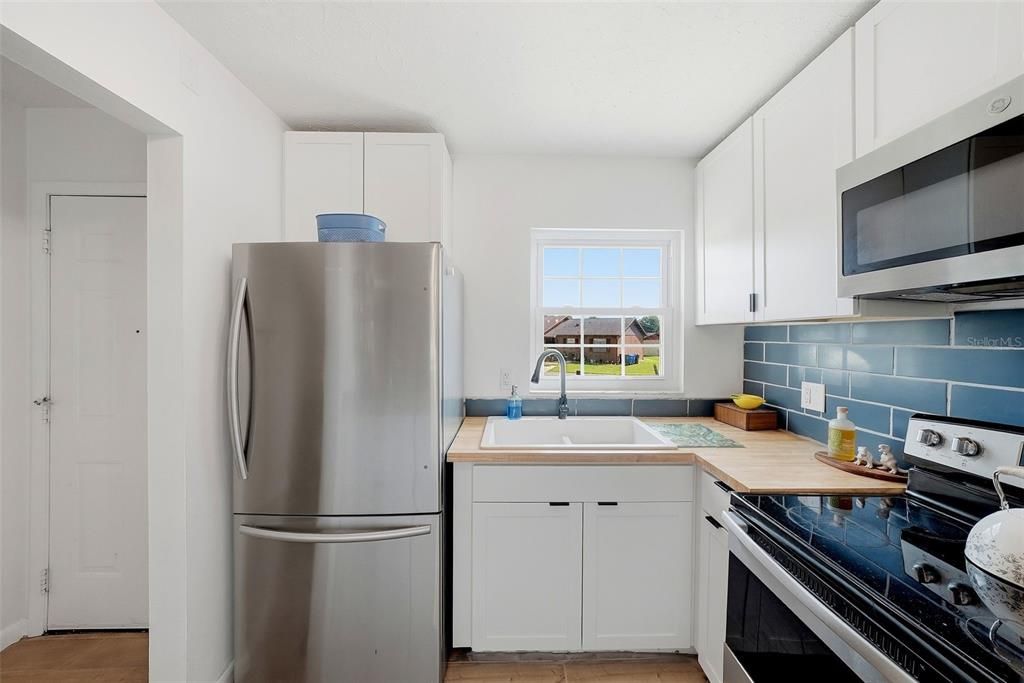 For Sale: $169,000 (2 beds, 1 baths, 794 Square Feet)