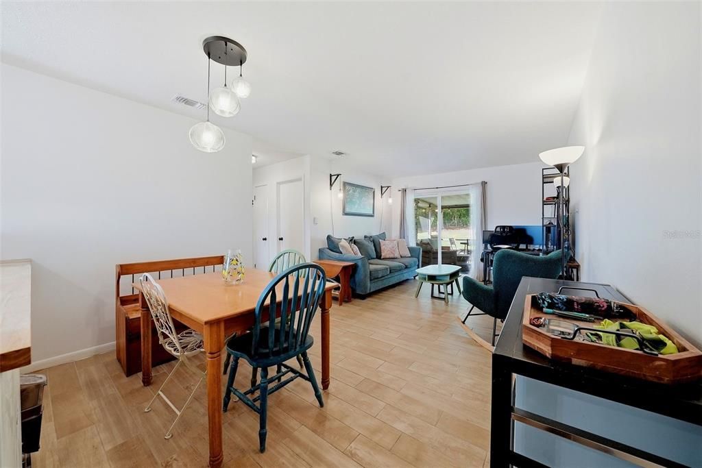 For Sale: $169,000 (2 beds, 1 baths, 794 Square Feet)