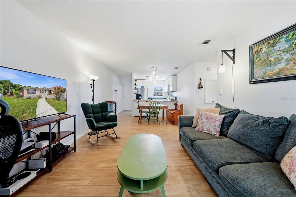 For Sale: $169,000 (2 beds, 1 baths, 794 Square Feet)