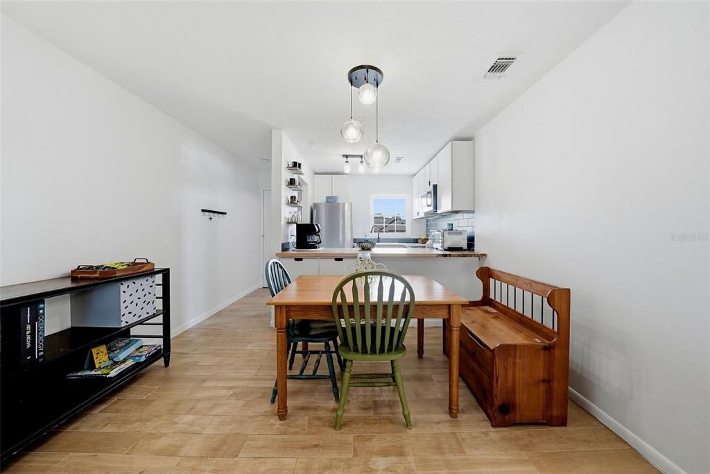 For Sale: $169,000 (2 beds, 1 baths, 794 Square Feet)