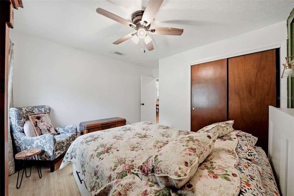 For Sale: $169,000 (2 beds, 1 baths, 794 Square Feet)