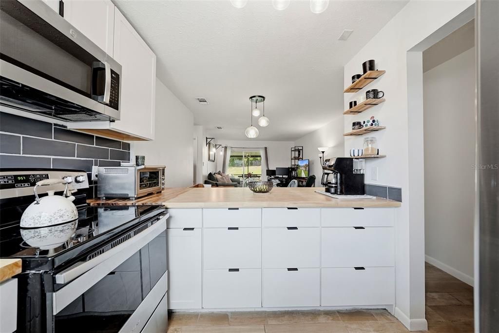 For Sale: $169,000 (2 beds, 1 baths, 794 Square Feet)