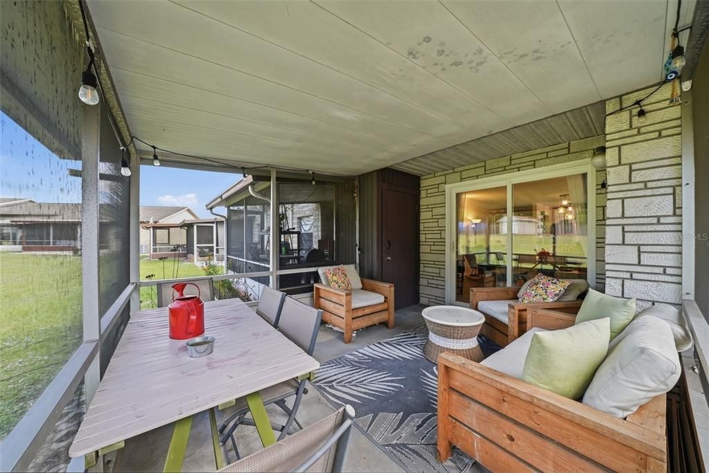 For Sale: $169,000 (2 beds, 1 baths, 794 Square Feet)