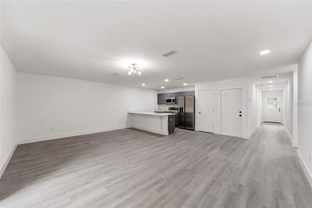 Active With Contract: $203,000 (3 beds, 2 baths, 1218 Square Feet)