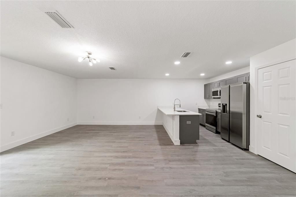 Active With Contract: $203,000 (3 beds, 2 baths, 1218 Square Feet)