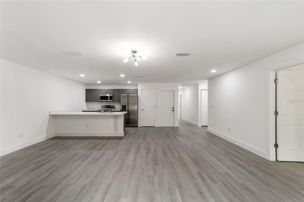 Active With Contract: $203,000 (3 beds, 2 baths, 1218 Square Feet)