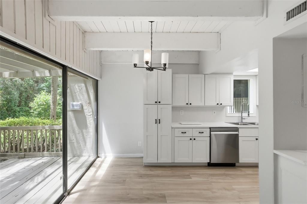 На продажу: $160,000 (2 спален, 1 ванн, 1140 Квадратных фут)