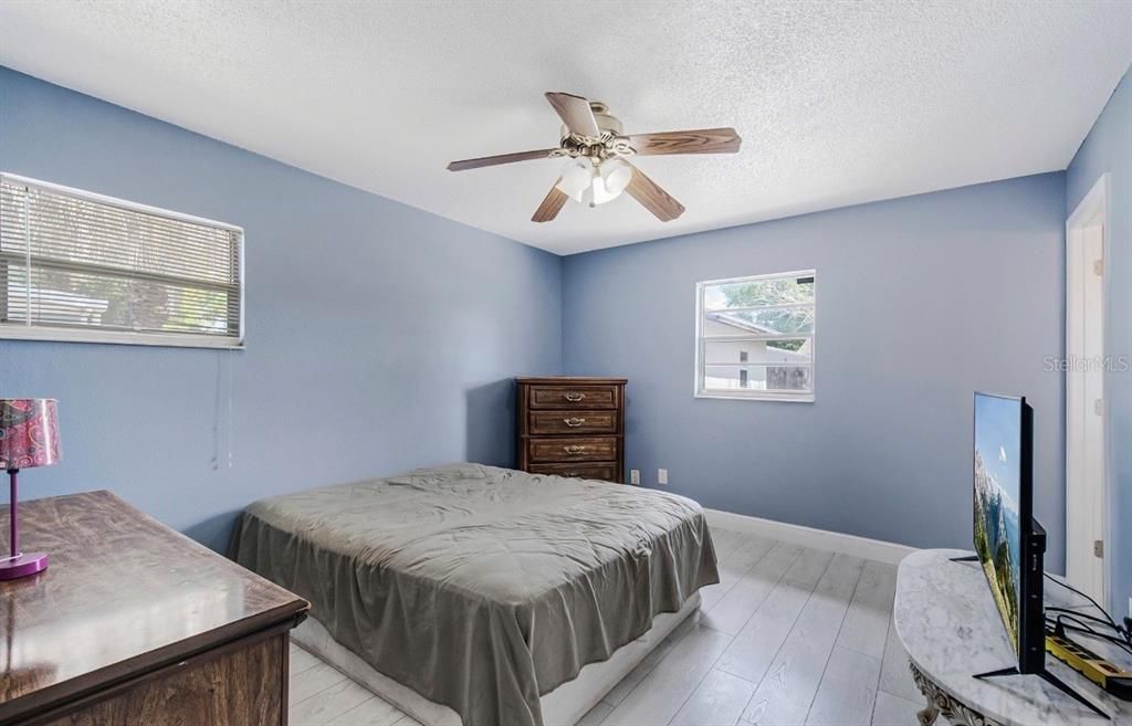 For Sale: $290,000 (3 beds, 2 baths, 1596 Square Feet)