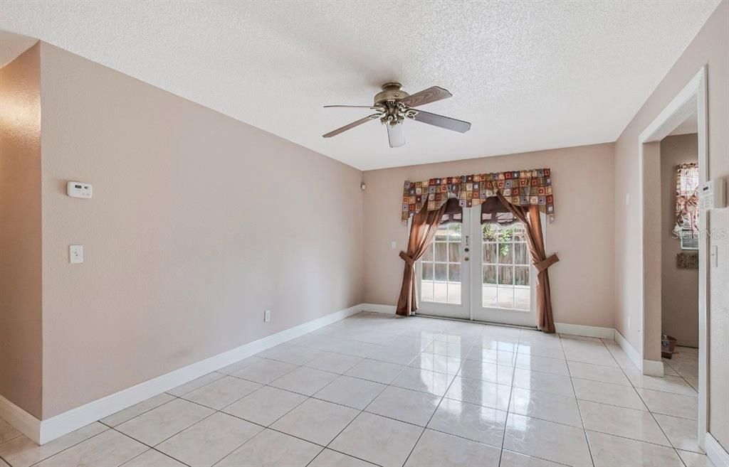 For Sale: $290,000 (3 beds, 2 baths, 1596 Square Feet)