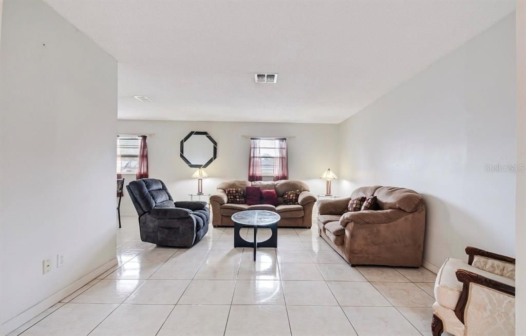 For Sale: $290,000 (3 beds, 2 baths, 1596 Square Feet)