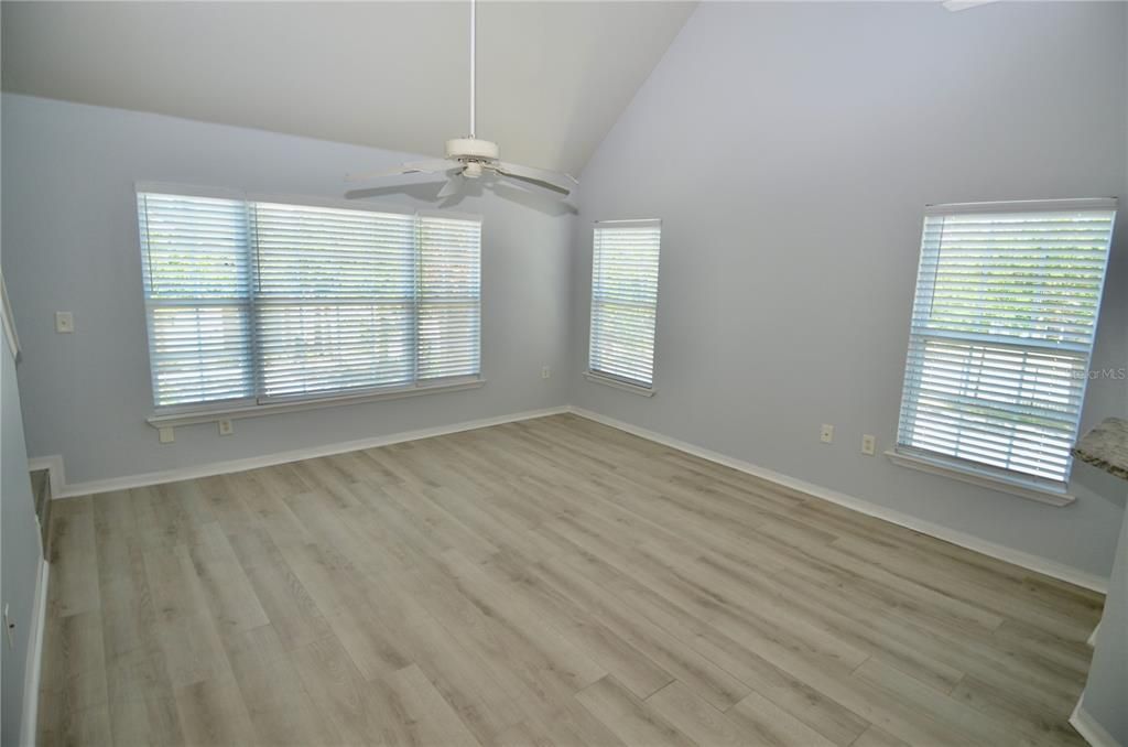 For Sale: $270,000 (3 beds, 2 baths, 1499 Square Feet)