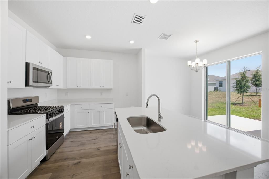 En Venta: $329,990 (4 camas, 2 baños, 1625 Pies cuadrados)