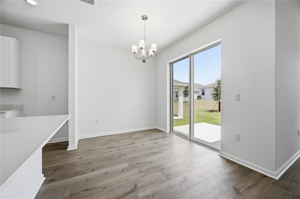 En Venta: $329,990 (4 camas, 2 baños, 1625 Pies cuadrados)