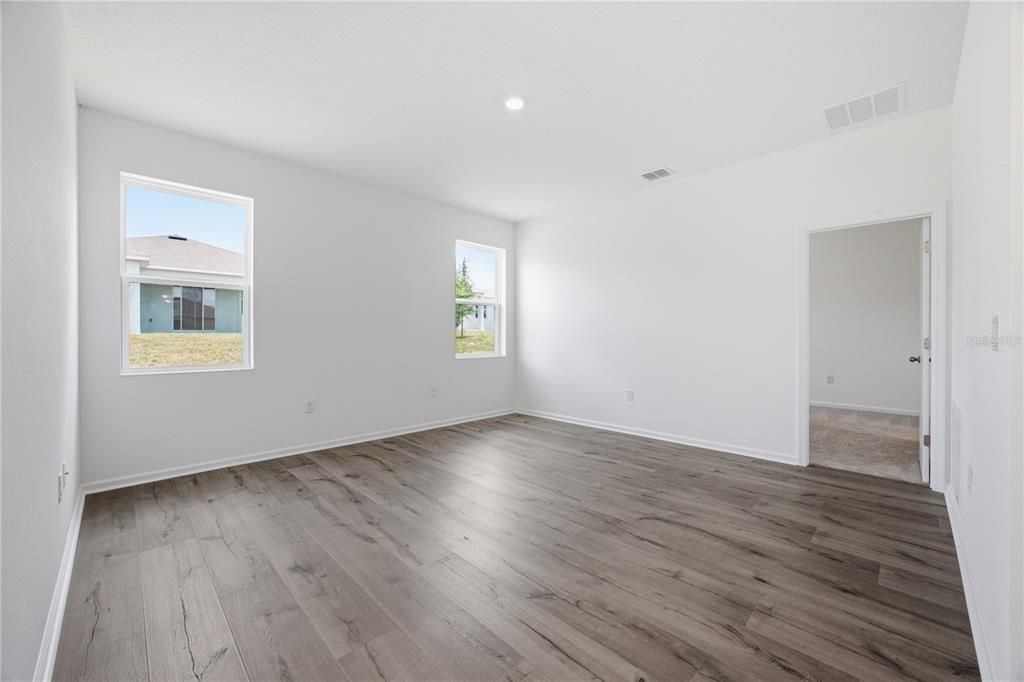 En Venta: $329,990 (4 camas, 2 baños, 1625 Pies cuadrados)