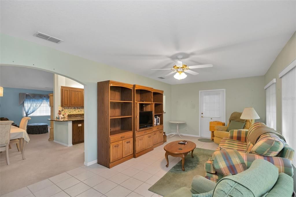 For Sale: $289,900 (2 beds, 2 baths, 1872 Square Feet)